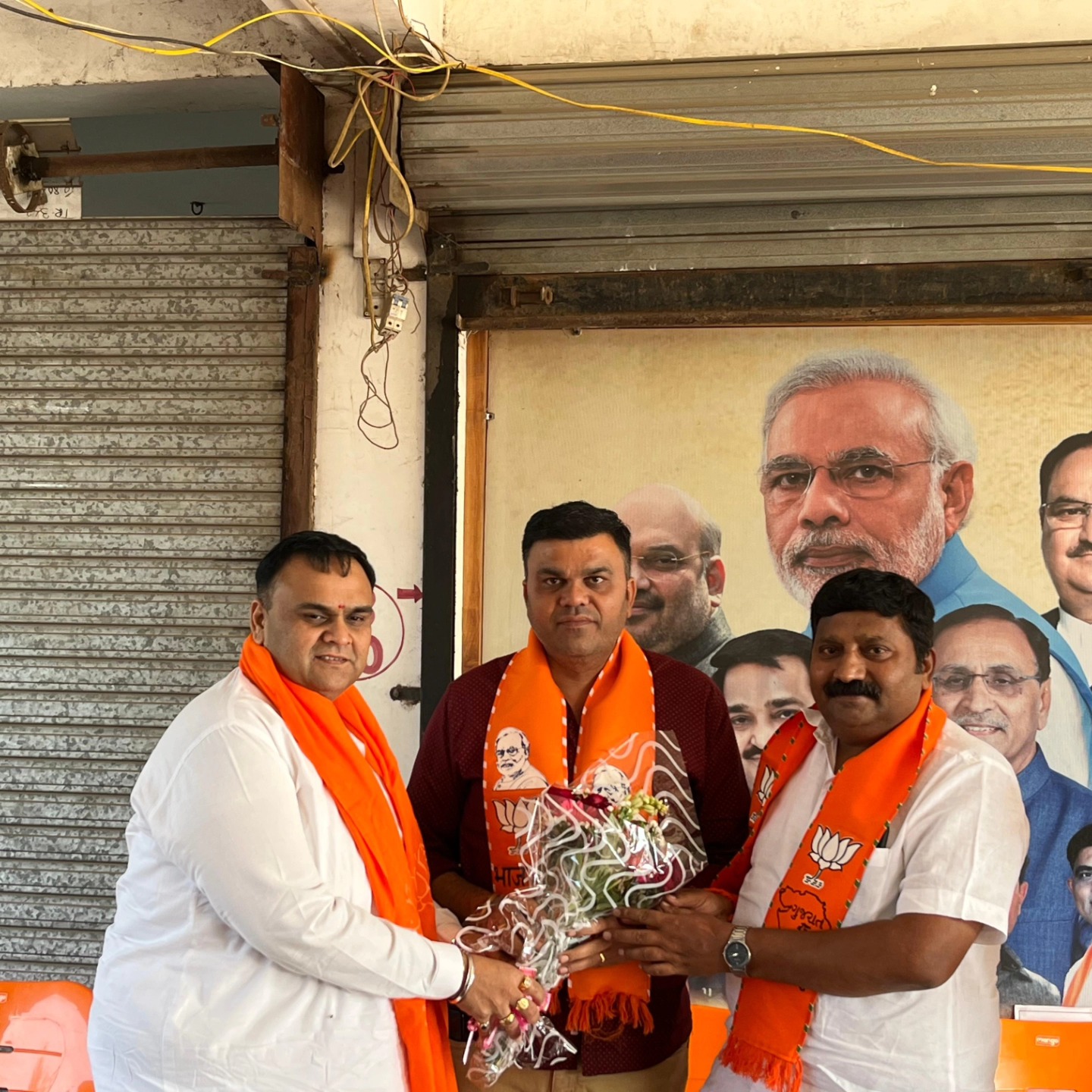 તા.૧૨-૦૧-૨૦૨૫ ના રોજ બંધારણ ગૌરવ અભિયાન સુરત જિલ્લા ભારતીય જનતા પાર્ટી દ્વારા સુરત જિલ્લા ભાજપ મહામંત્રી શ્રી જીગર ડી નાયક અને આ અભિયાનના પ્રભારી શ્રી અશોકભાઈ રાઠોડ અને તમામ અપેક્ષિત ભાઈઓ સહિત પલસાણા તાલુકા, મહુવા તાલુકા, બારડોલી તાલુકા અને બારડોલી નગરના ૪ મંડળોની મુલાકાત લીધી હતી. અને કાર્યકરો બહેનો હાજર રહ્યા.